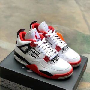 AIR Jordan 4 in red and black